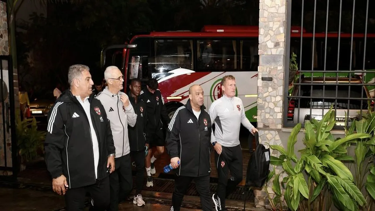 تفاصيل مشادة وليد صلاح وعادل مصطفى مع حكم لقاء الأهلي وسيراميكا